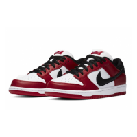 Nike Air Force 1 Staple x Nike SB Dunk Low Chicago